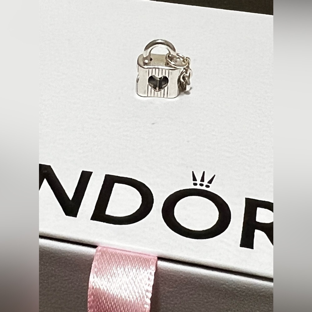 Pandora Be Mine Charm
In great condition